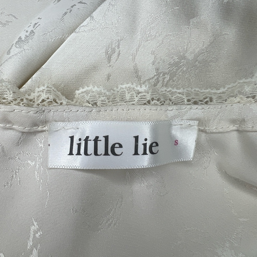 Little Lie Women’s Small Ivory Lave Top with bow - Picture 8 of 8